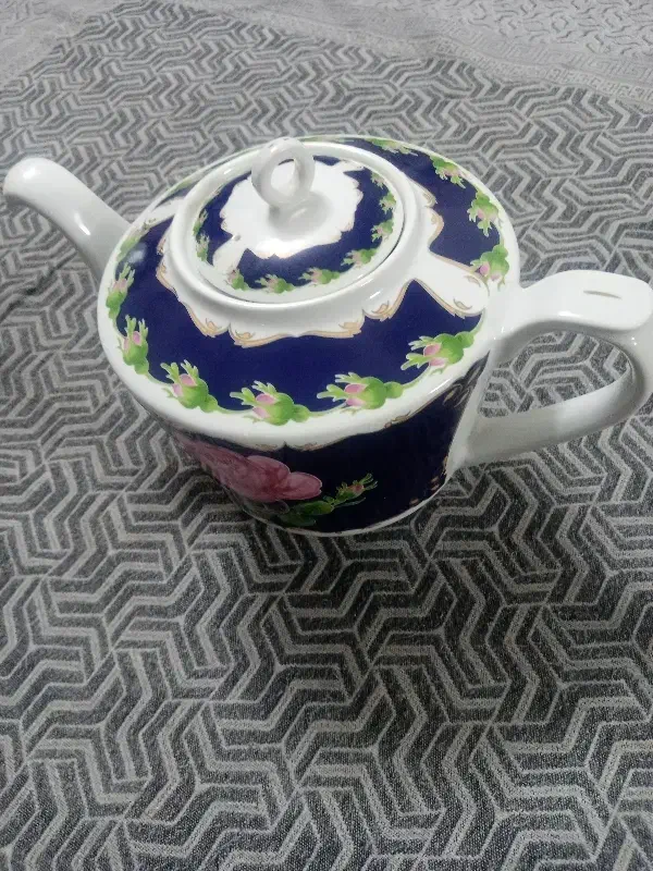 قوری چینی بزرگ نو 2لیتری|قوری، کتری، قهوهساز دستی|تربتحیدریه, بی بی حسنیه|دیوار