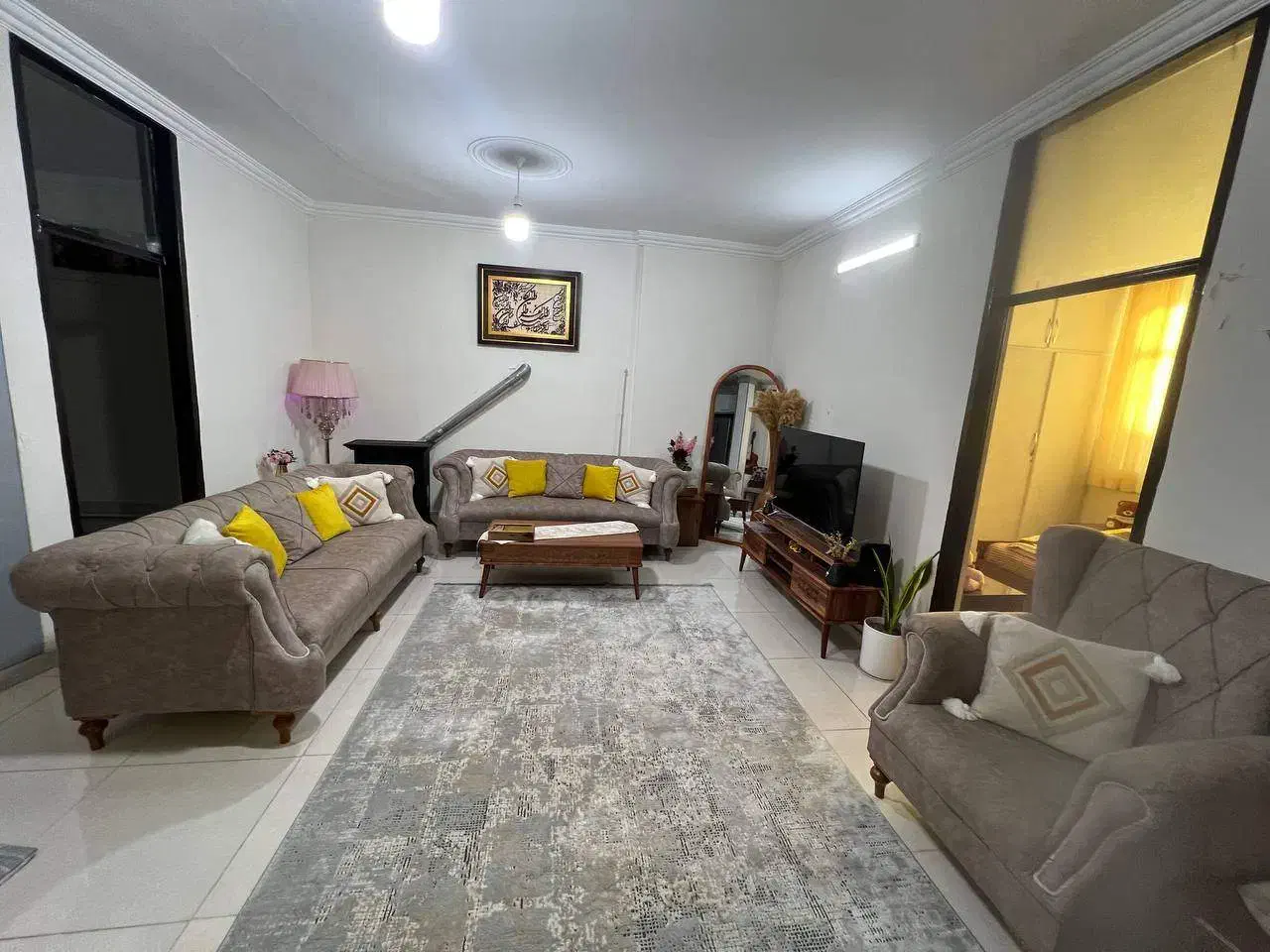 مبل چستر ۸ نفره با یک میزجلو مبلی و سه عدد عسلی|مبلمان خانگی و میز عسلی|میانه, |دیوار