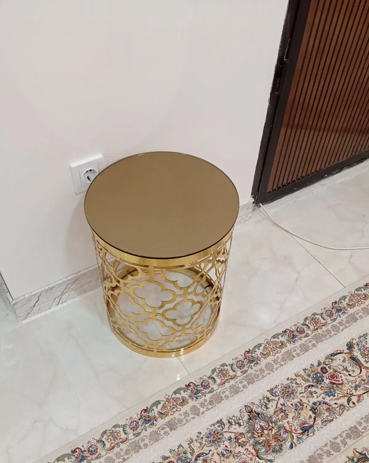 میز آینه ای طلایی|مبلمان خانگی و میز عسلی|قم, نوقطار|دیوار