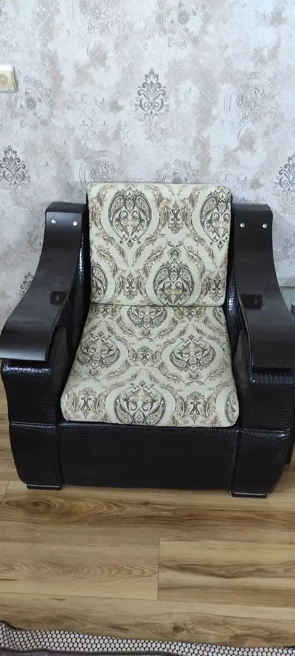 مبل راحتی|مبلمان خانگی و میز عسلی|خوی, |دیوار