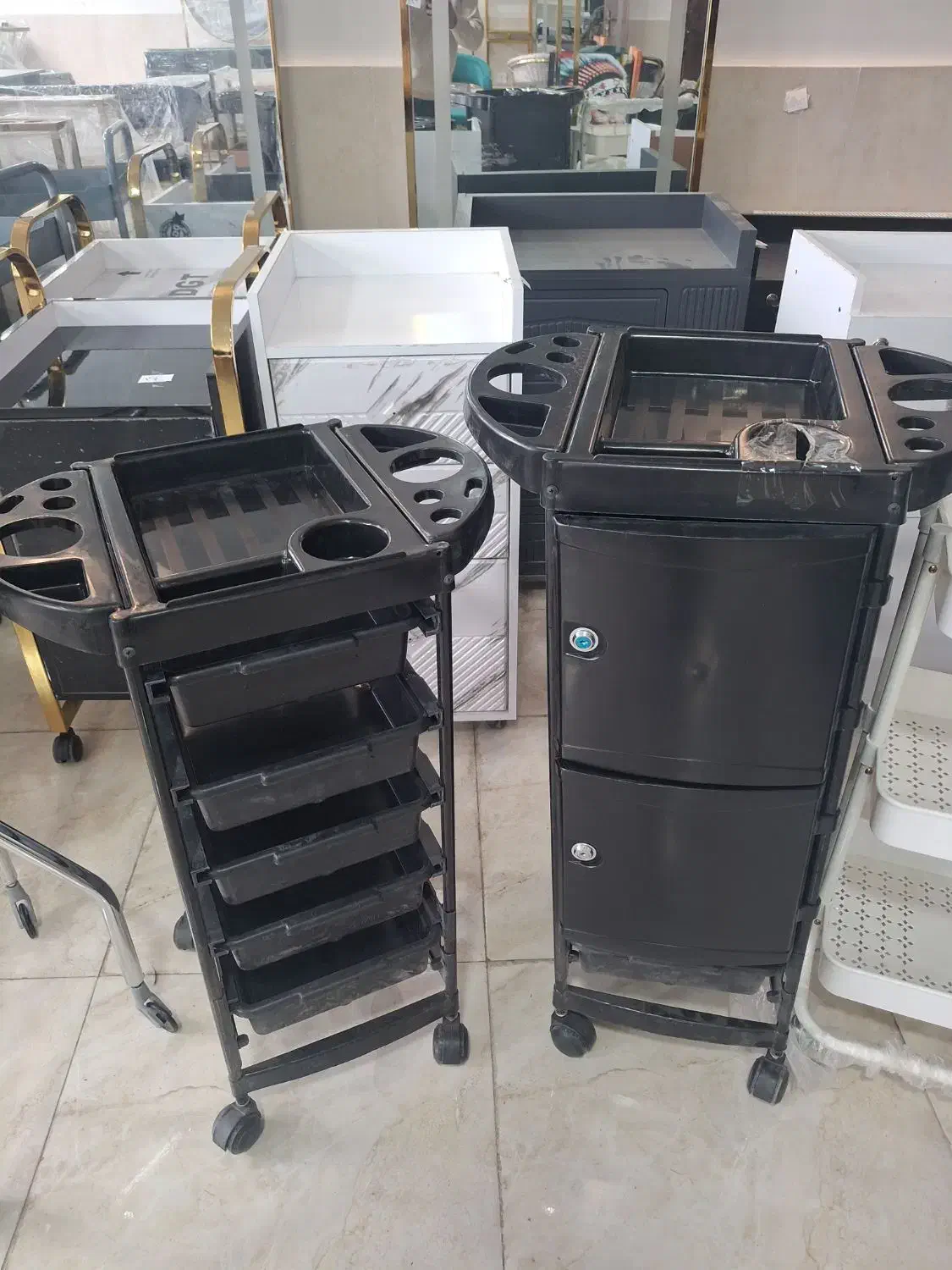 ترولی پلاستیکی ارایشگاه|آرایشگاه و سالن‌های زیبایی|رشت, امین الضرب|دیوار