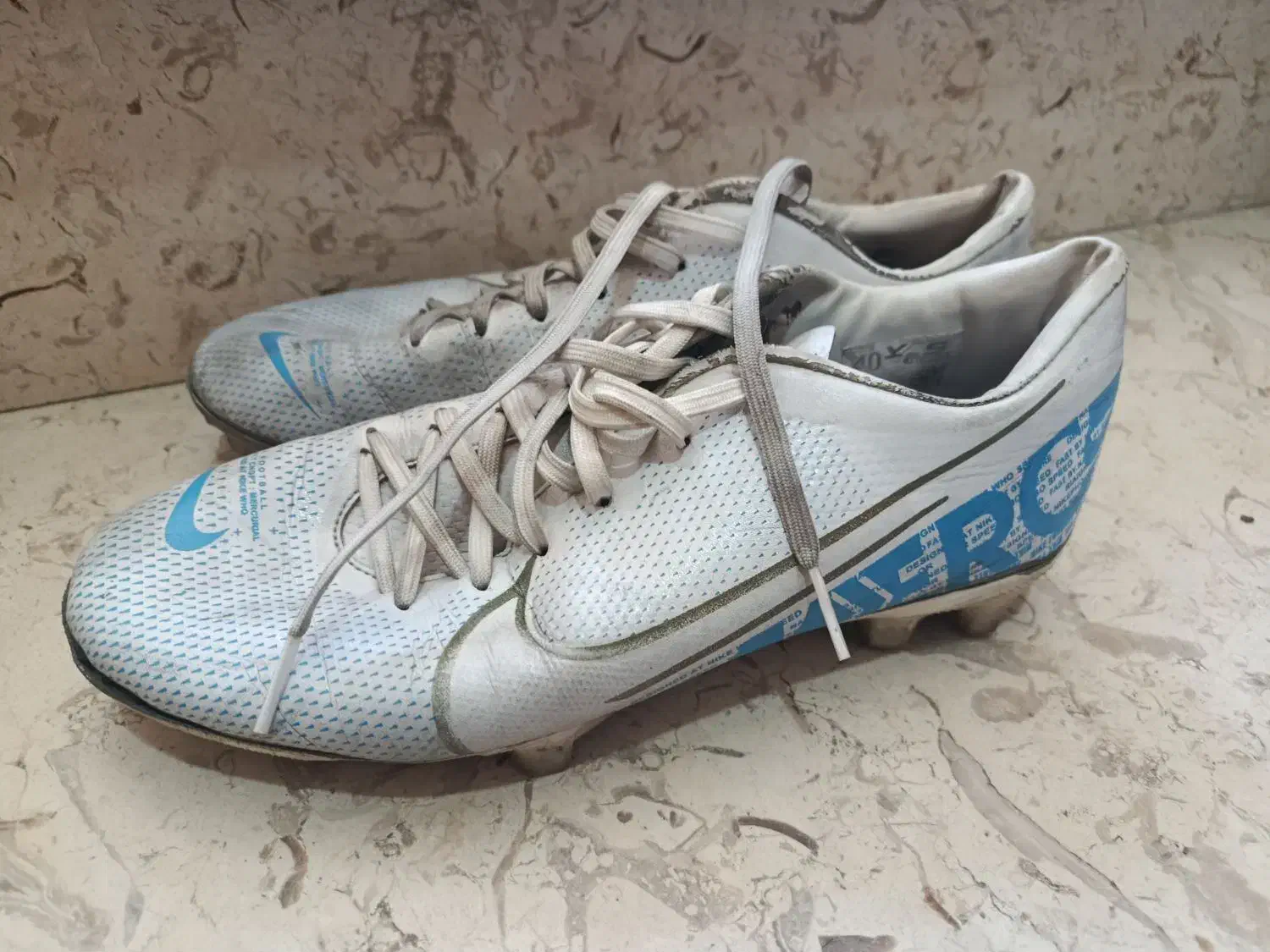 استوک فوتبال|کیف، کفش، کمربند|هشتگرد, شهرک بعثت|دیوار