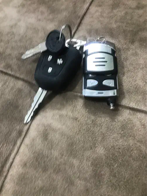 سویچ گمشده|اشیا|قم, کوه سفید|دیوار