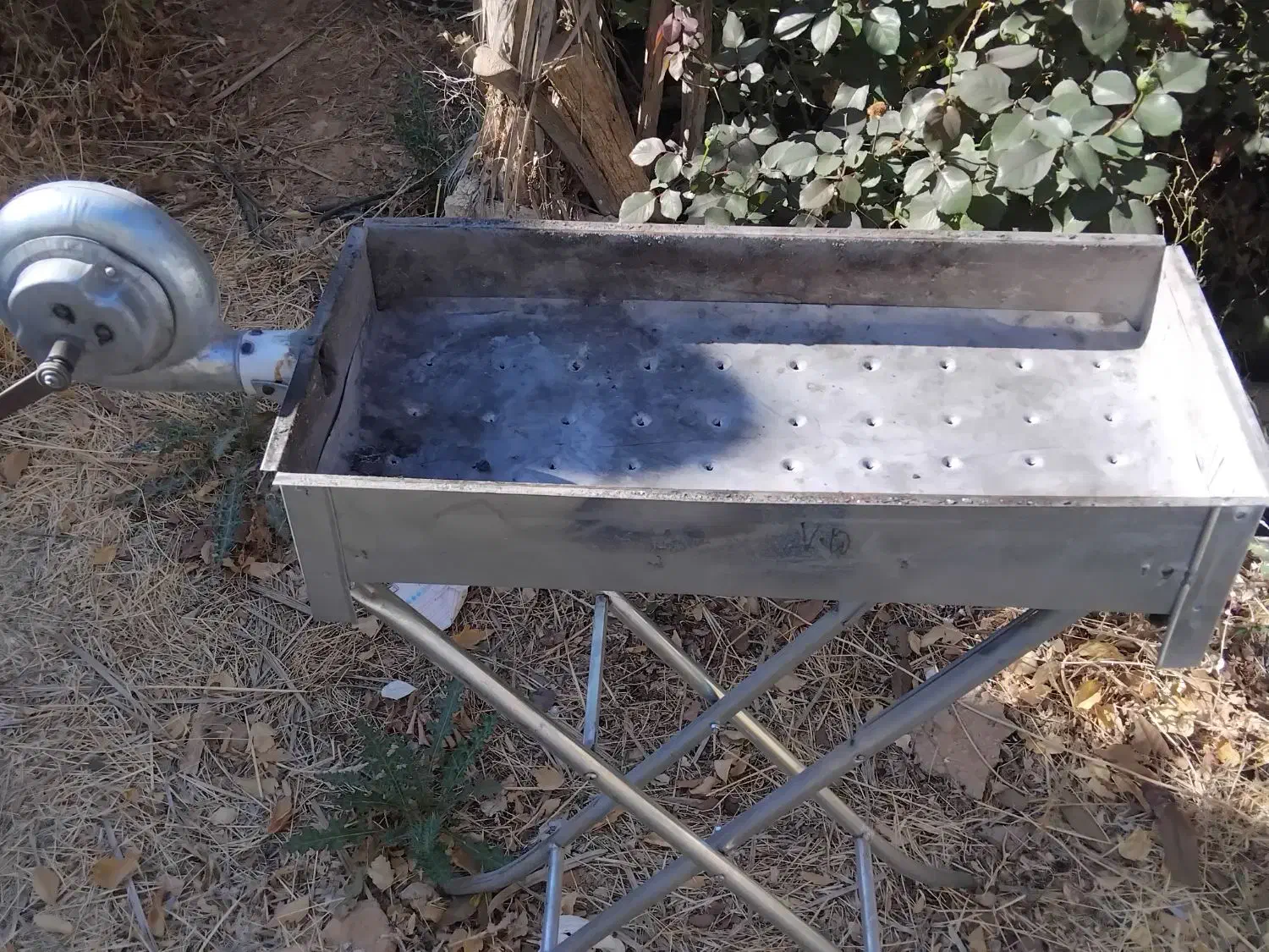 منقل کباب پز پایه دار.فن دار|اجاق گاز و لوازم برقی پخت‌وپز|صدرا-فارس, فاز ۱|دیوار