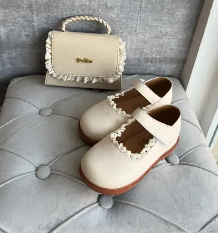 کفش بچگانه|کفش و لباس بچه|تالش, هشتپر|دیوار