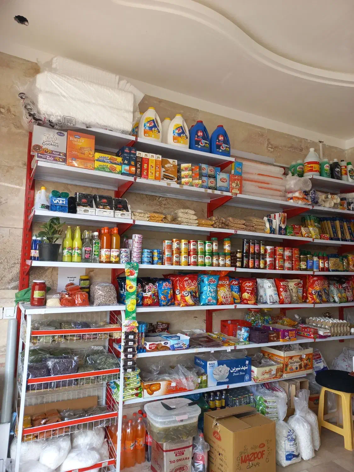 ی ردیف نصفی قفسه نو به همراه استندهای چیپس پفک|فروشگاه و مغازه|شاهرود, |دیوار