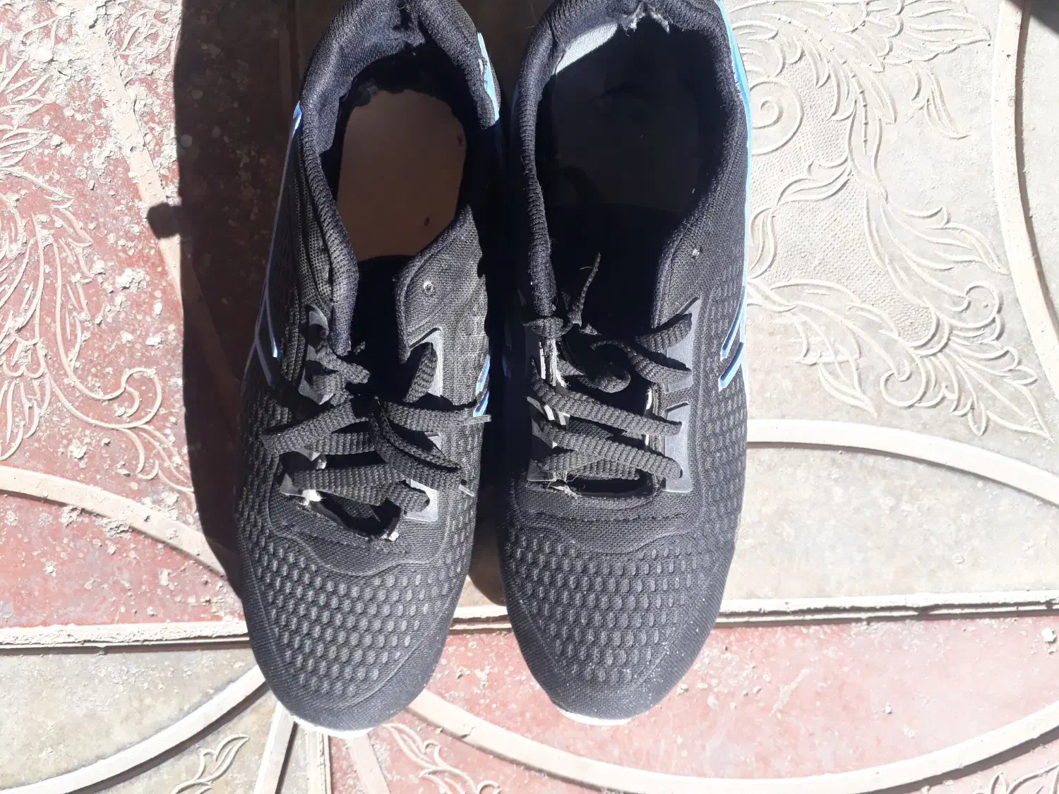 کفش (تعداد)|کیف، کفش، کمربند|گرمسار, |دیوار