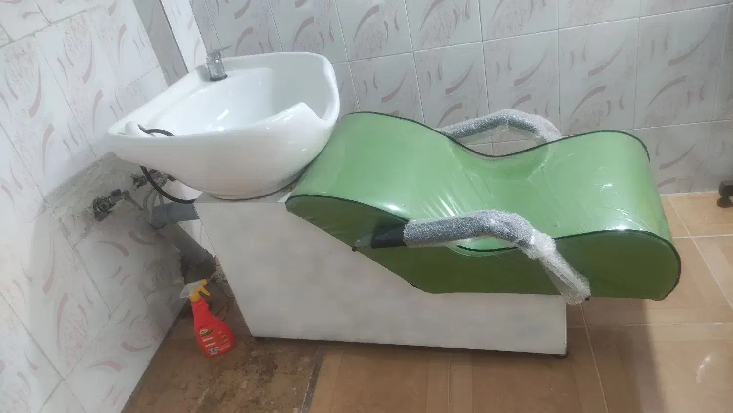 وسایل کاملا نو|آرایشگاه و سالنهای زیبایی|سیاهکل, |دیوار