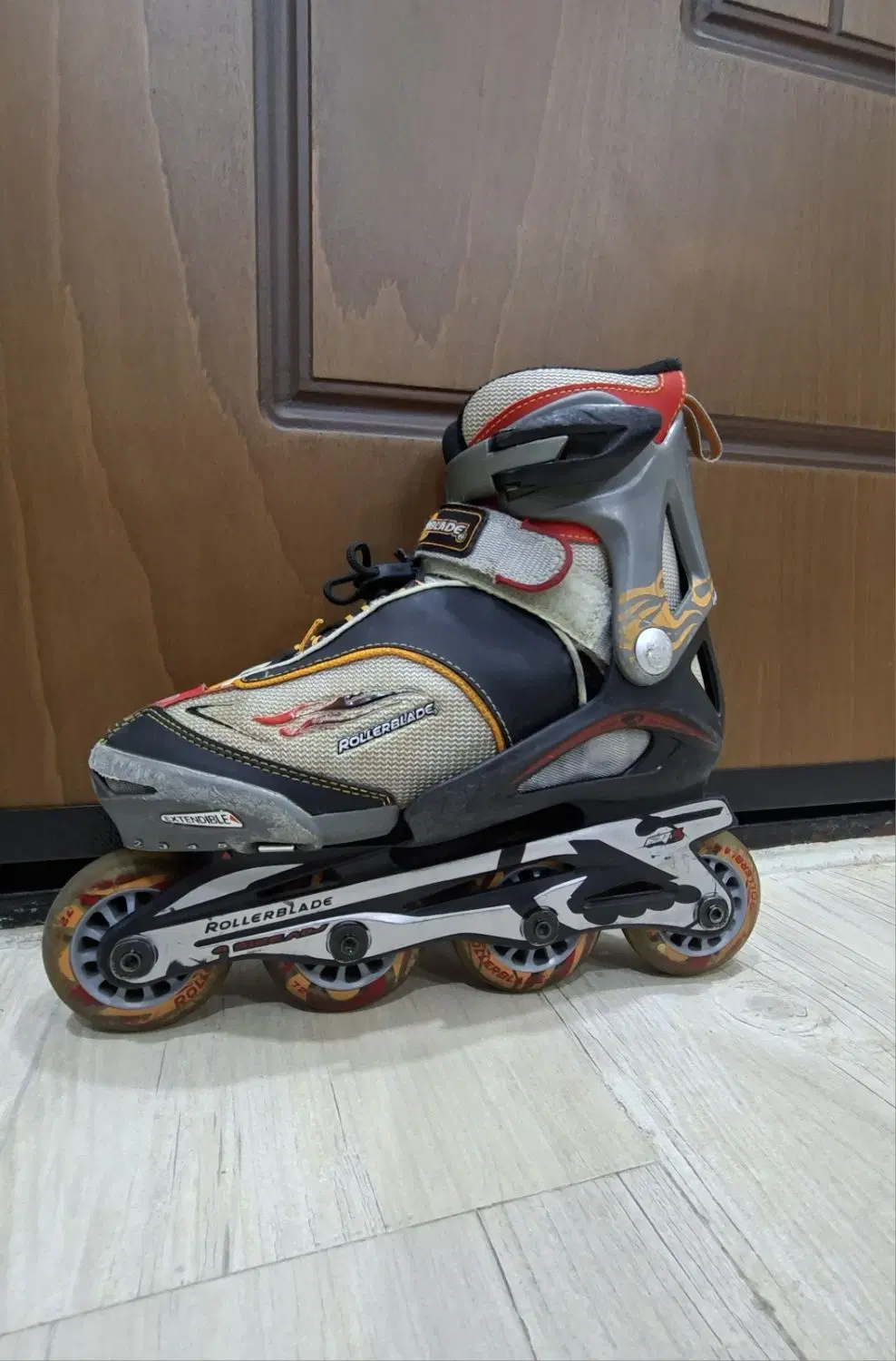 اسکیت Rollerblade|دوچرخه، اسکیت، اسکوتر|رشت, چله خانه|دیوار