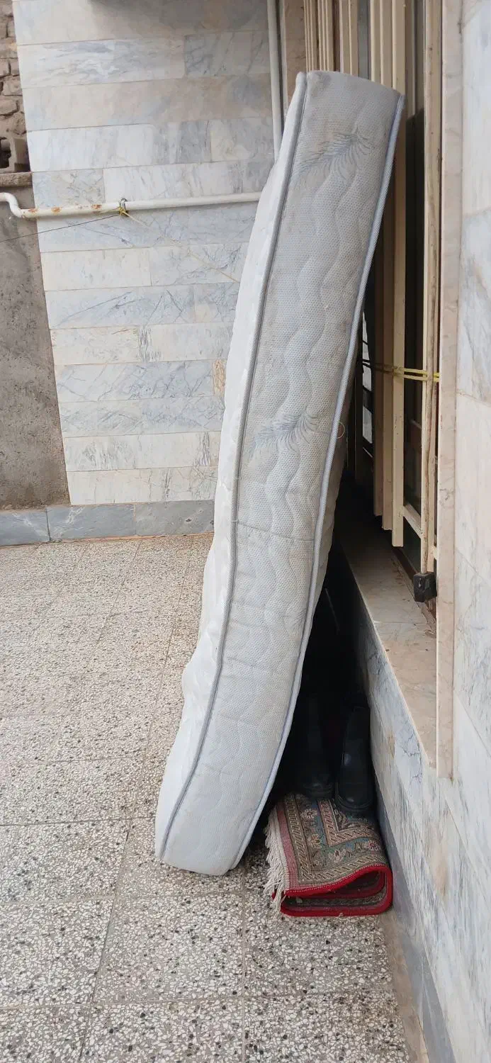 خوشخواب|تشک تختخواب|قائن, |دیوار