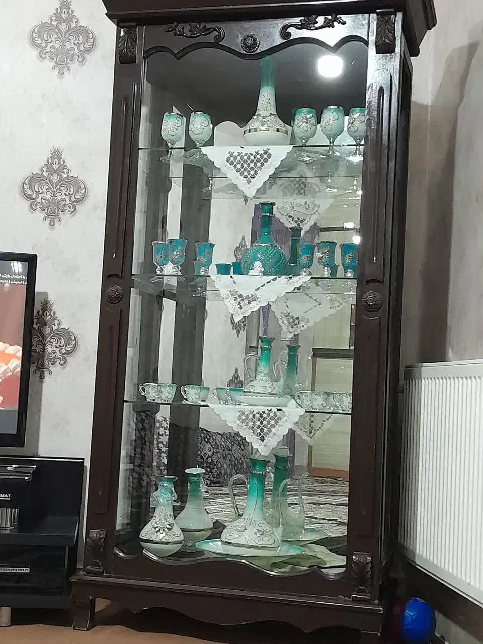 بوفه به همراه وسایل داخلیش|بوفه، ویترین، کنسول|هشتگرد, شهرک ریحانه|دیوار