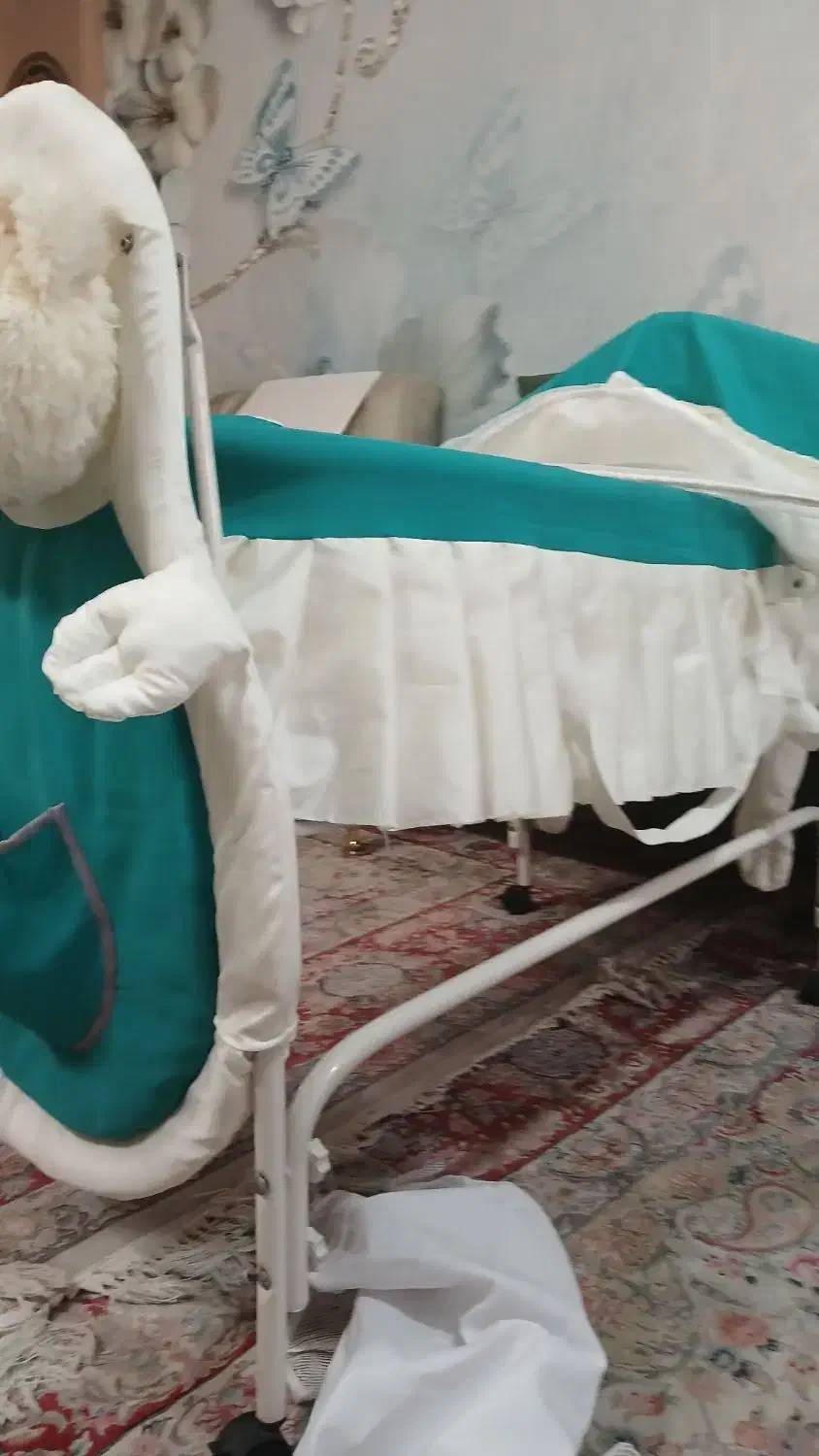 تخت پارک گهواره ای|تخت و صندلی بچه|قرچک, شهرک طلائیه|دیوار