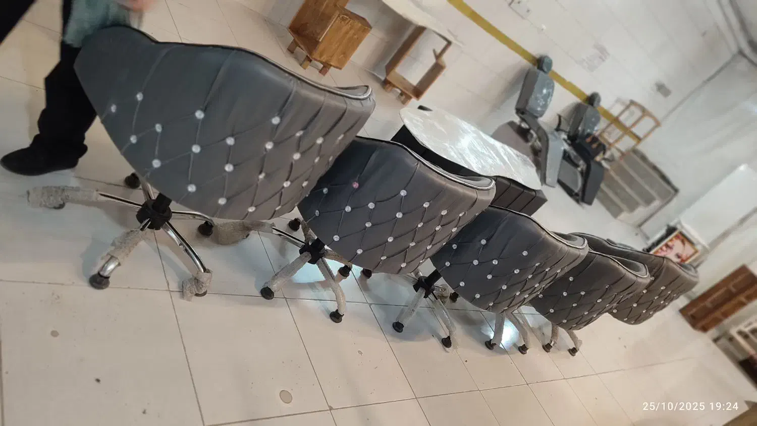 فروش لوازم ارایشگاهی|آرایشگاه و سالنهای زیبایی|بروجن, |دیوار