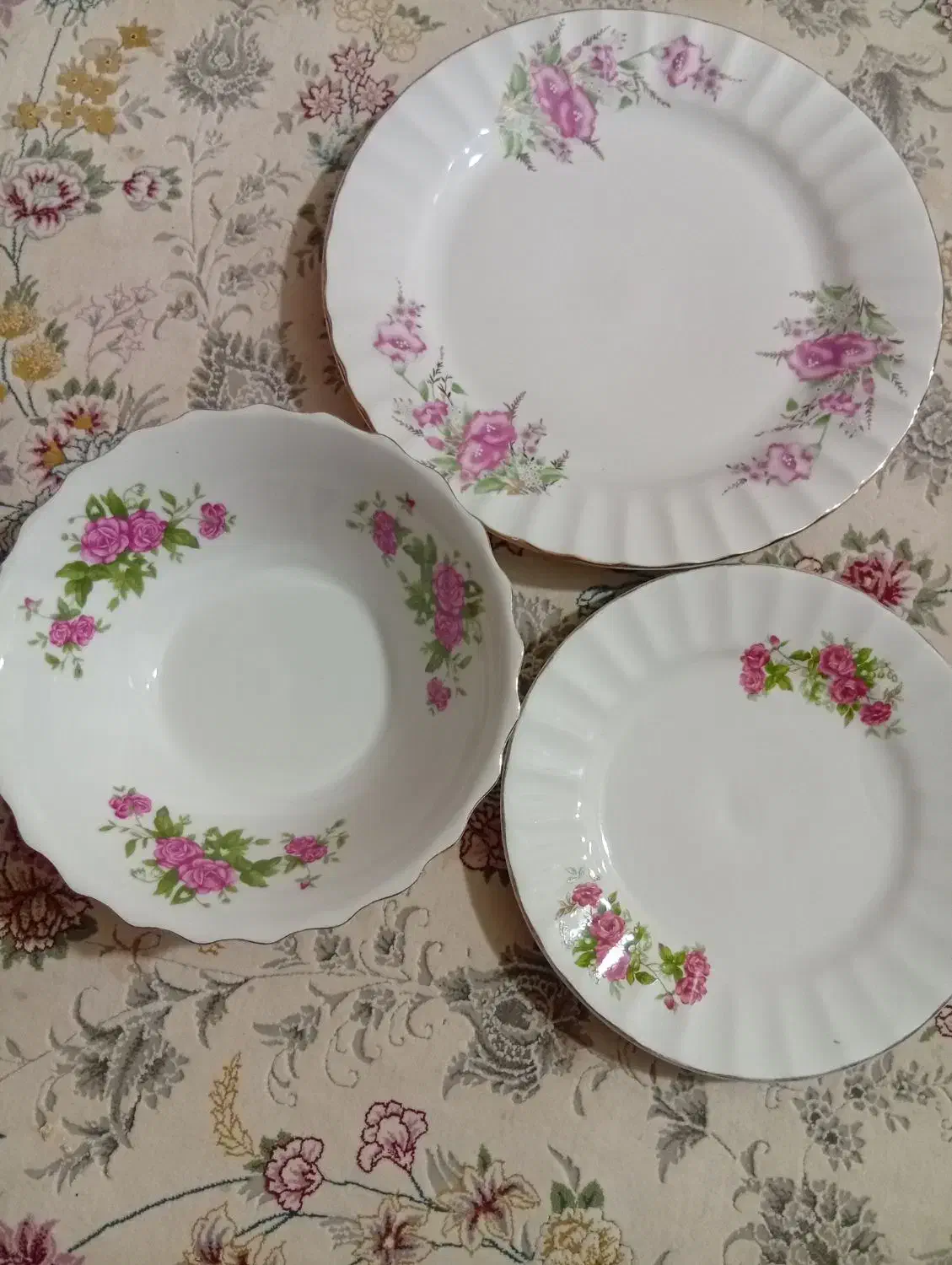 گل سرخ|ظروف سرو و پذیرایی|قم, باغ شریفی|دیوار