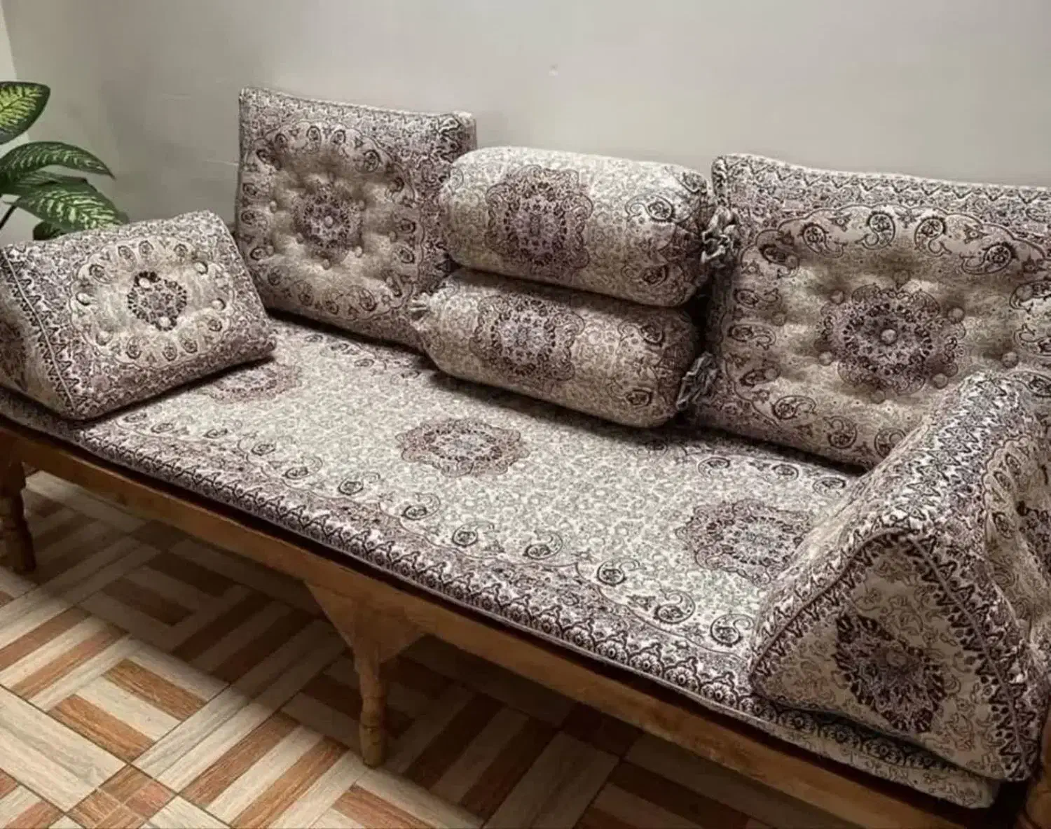 شاهنشین یزد|پشتی|تبریز, |دیوار