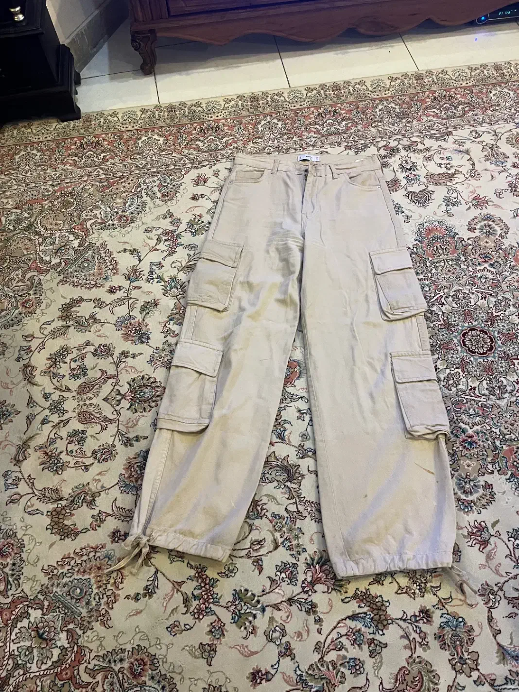 هودی چرم|لباس|فردیس, نسترن شرقی|دیوار