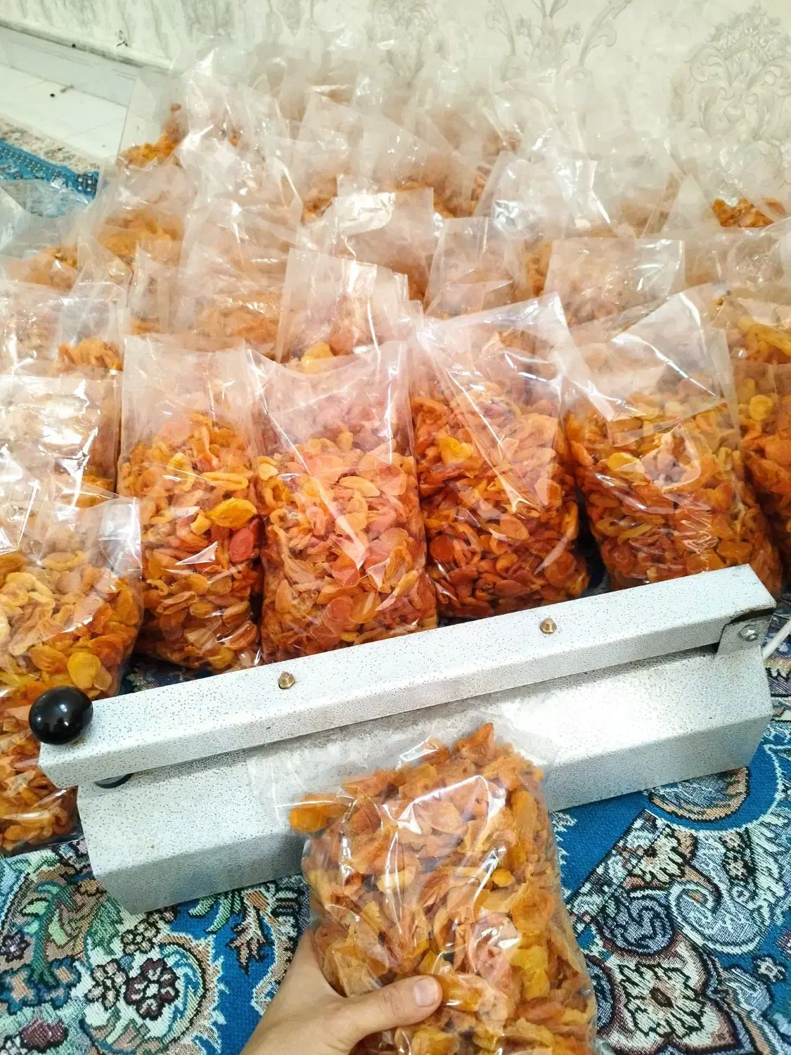 توت ،برگه زردآلو وآلو و لواشک خونگی وعسل ارگانیک|خوردنی و آشامیدنی|تهران, یافت آباد شمالی|دیوار