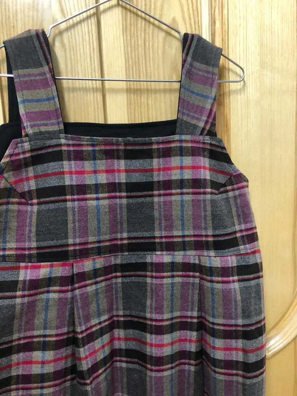 تعدادی لباس|لباس|شاهین‌شهر, فردوسی|دیوار