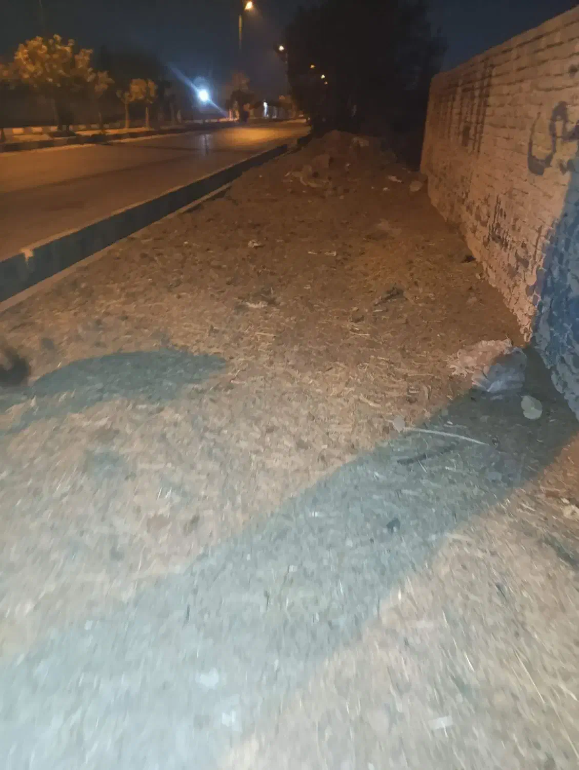 ۳ نیسان کود گوسفند و اسب رایگان هرکی خواست درخدمتم|خدمات باغبانی و درختکاری|مشکین‌دشت, |دیوار