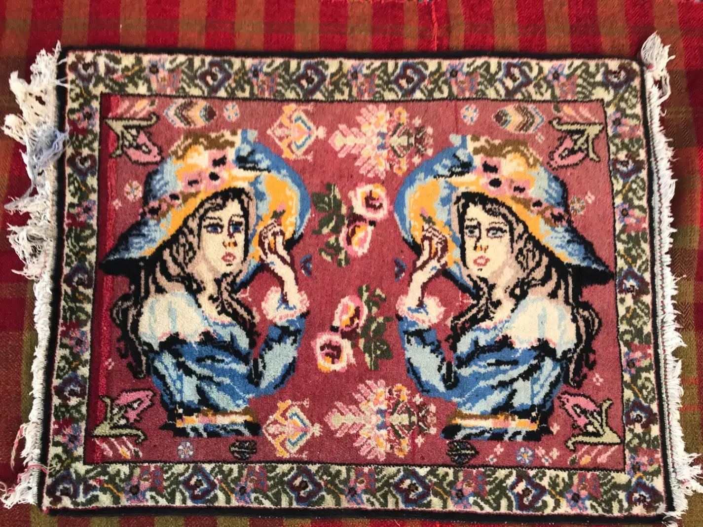 تابلو فرش دستباف قدیمی سال 1361|تابلو فرش|مهاباد (آذربایجان غربی), |دیوار