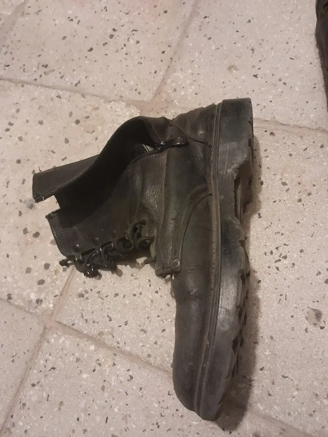 پوتین سربازی  بهمن|کیف، کفش، کمربند|پاکدشت, پاکدشت (مامازند)|دیوار