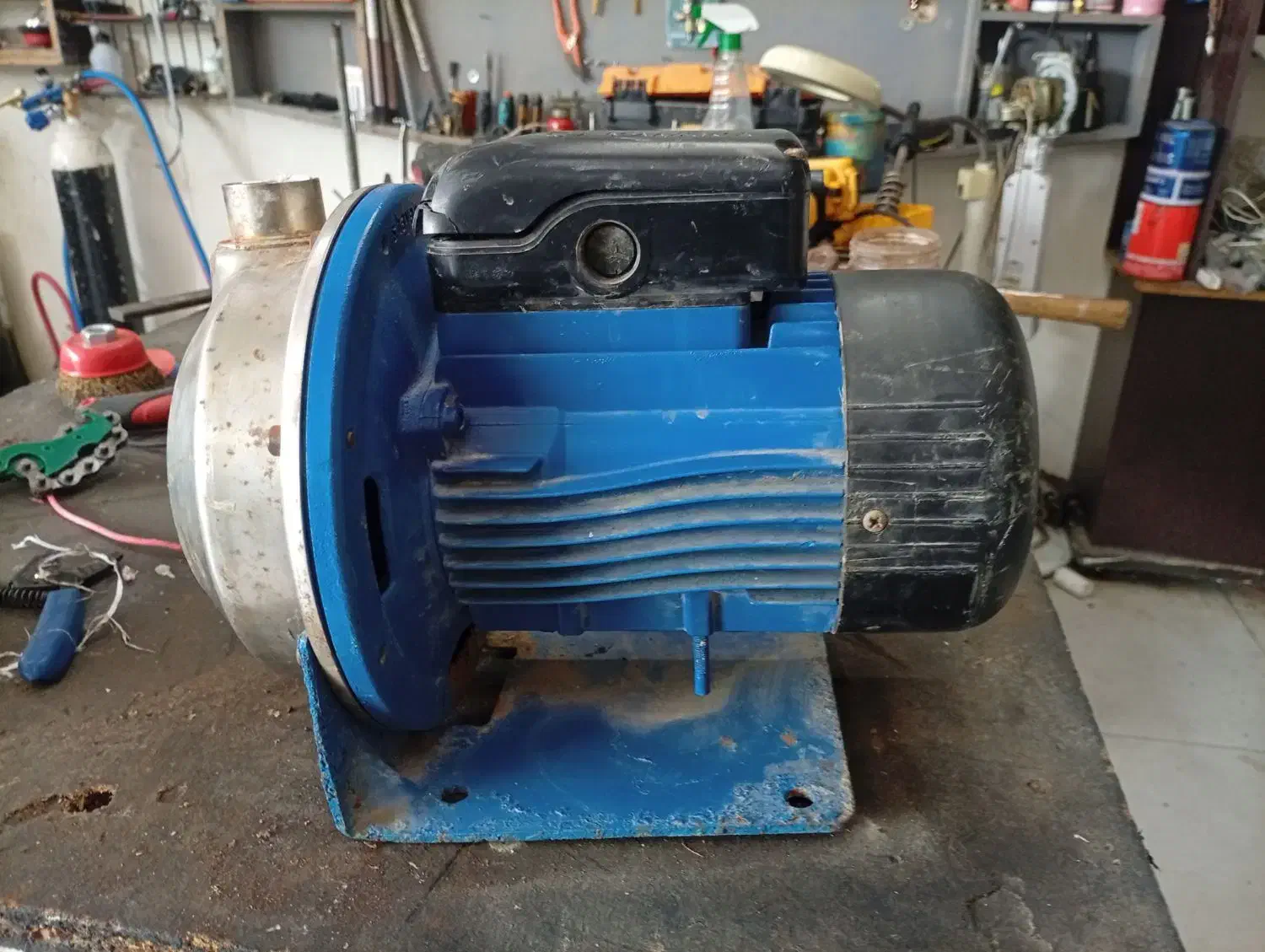 فروش و سیم پیچی وتعمیر انواع پمپ آب وکفکش|سایر لوازم برقی|کیش, |دیوار