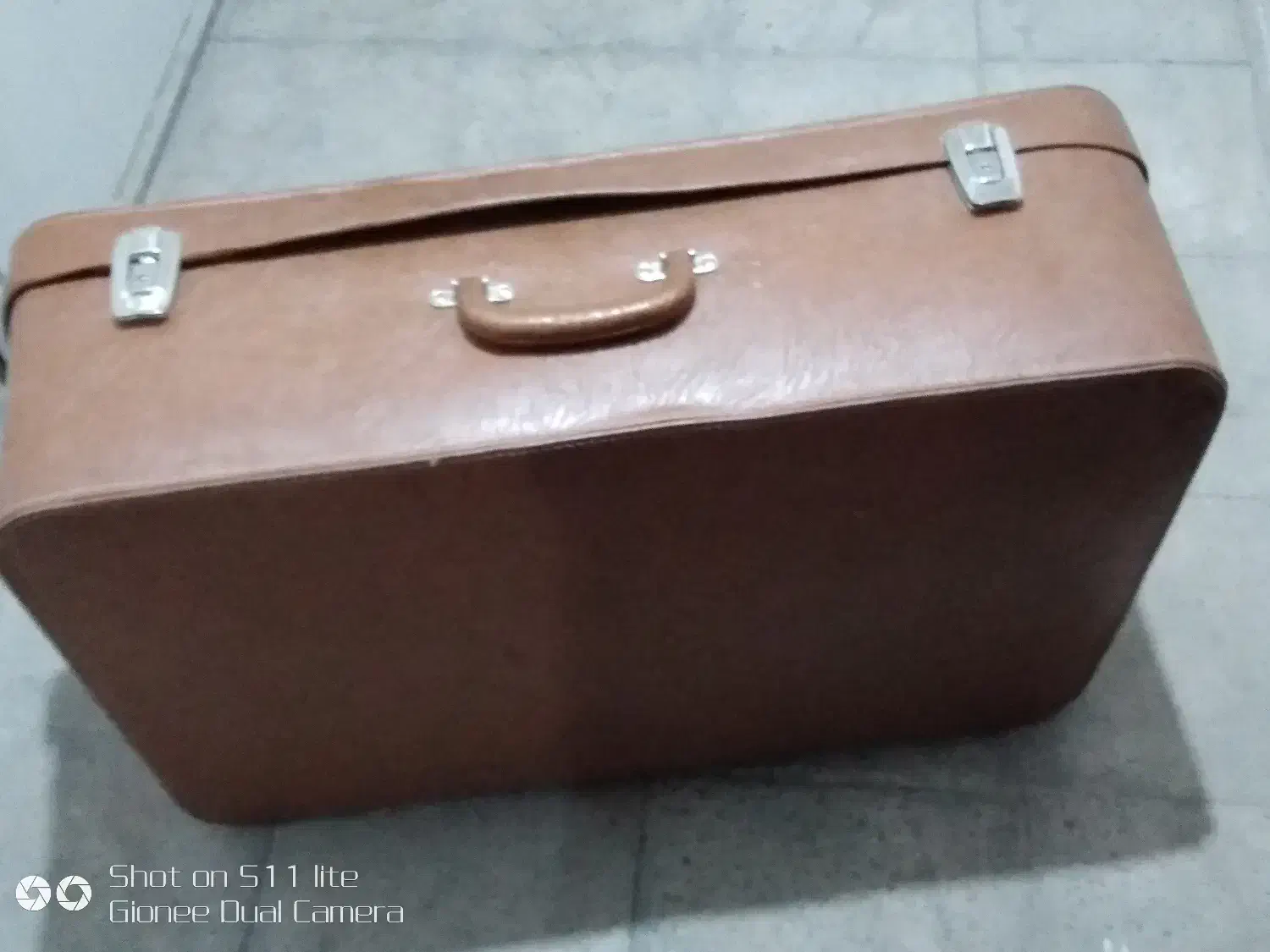 چمدان و ساک|کیف، کفش، کمربند|اندیشه, اندیشه فاز ۲|دیوار