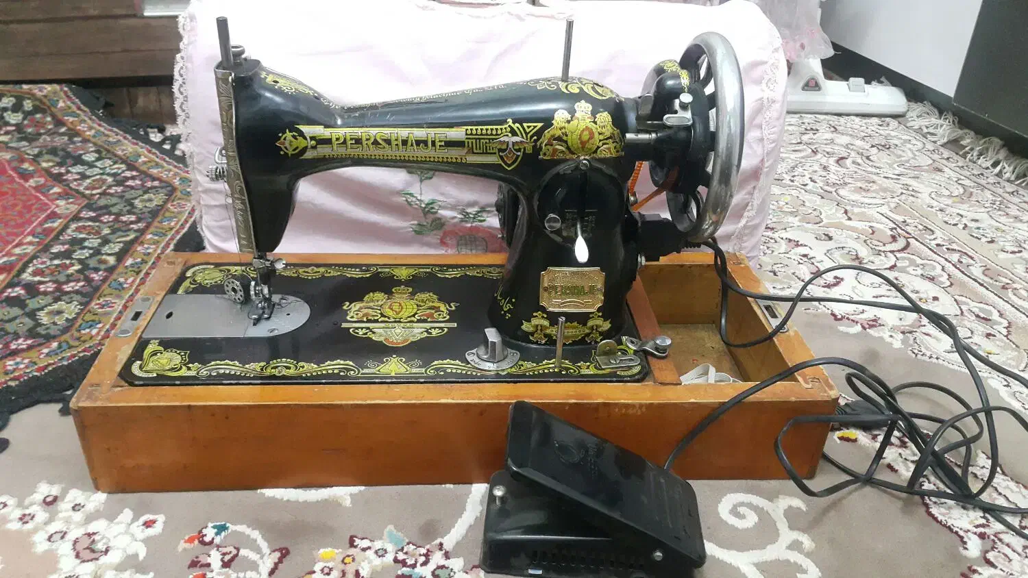 چرخ خیاطی برقی عتیقه دوشیرنشان|چرخ خیاطی و ریسندگی|شاهین‌شهر, خانه کارگر|دیوار