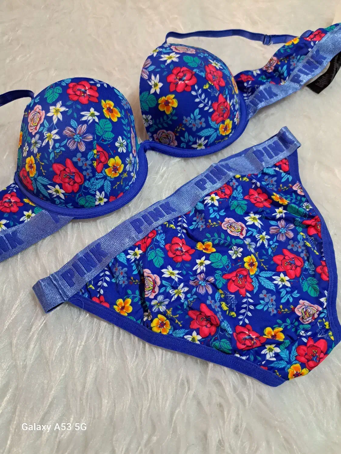 لباس زیر لاریس|لباس|مشهد, دانشجو|دیوار