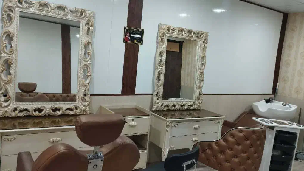 دکور و لوازم سالن زیبایی|آرایشگاه و سالن‌های زیبایی|نقده, |دیوار