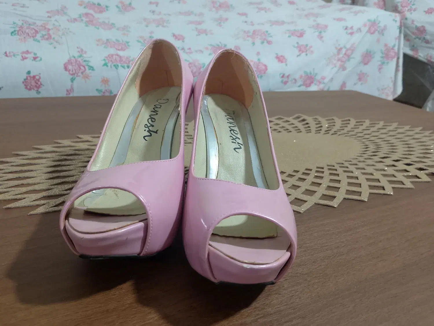 کفش مجلسی|کیف، کفش، کمربند|شیروان (خراسان), |دیوار