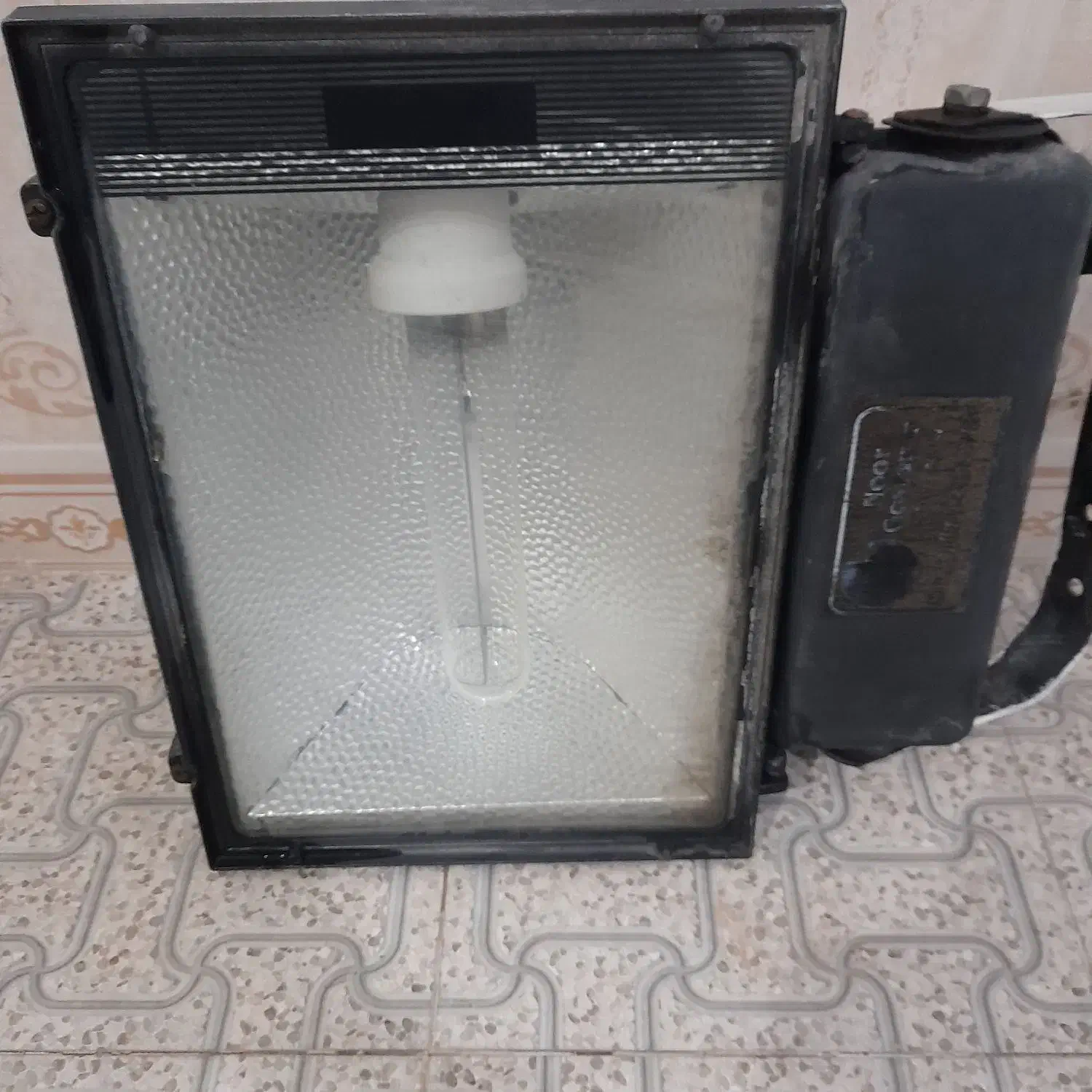 نورافکن|لامپ و چراغ|اهر, |دیوار