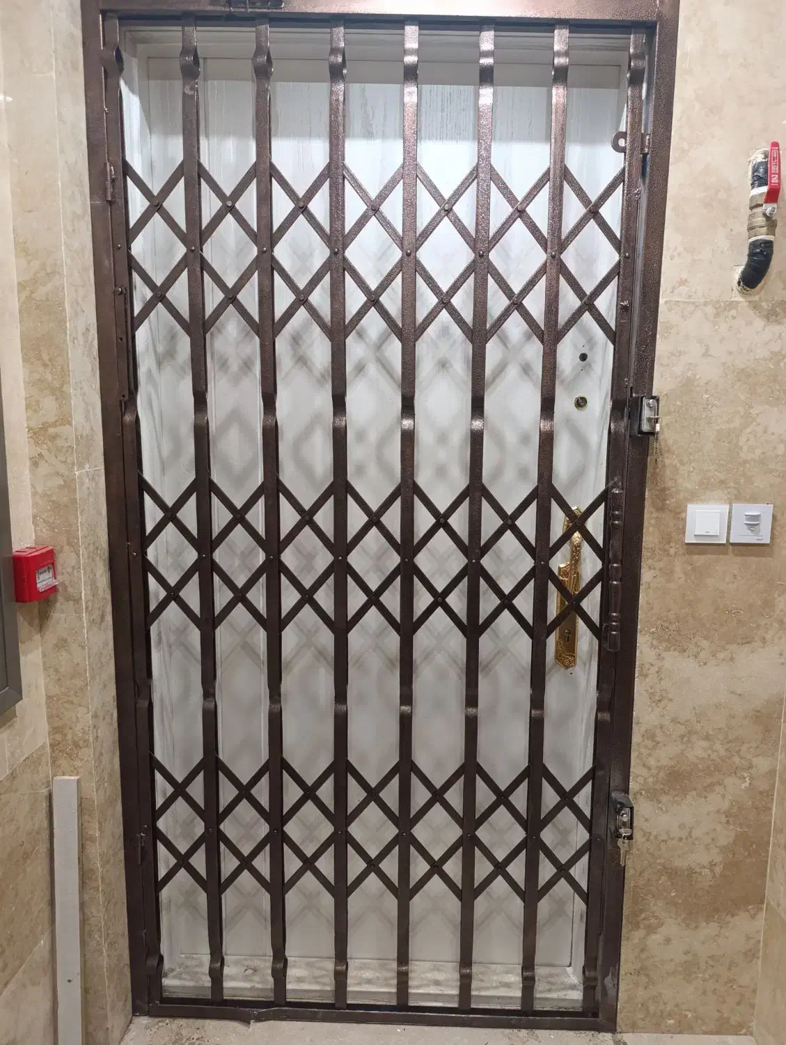 حفاظ کشویی درب آکاردئونی ریلی ضدسرقت|خدمات پیشه و مهارت|مشهد, چهارچشمه|دیوار