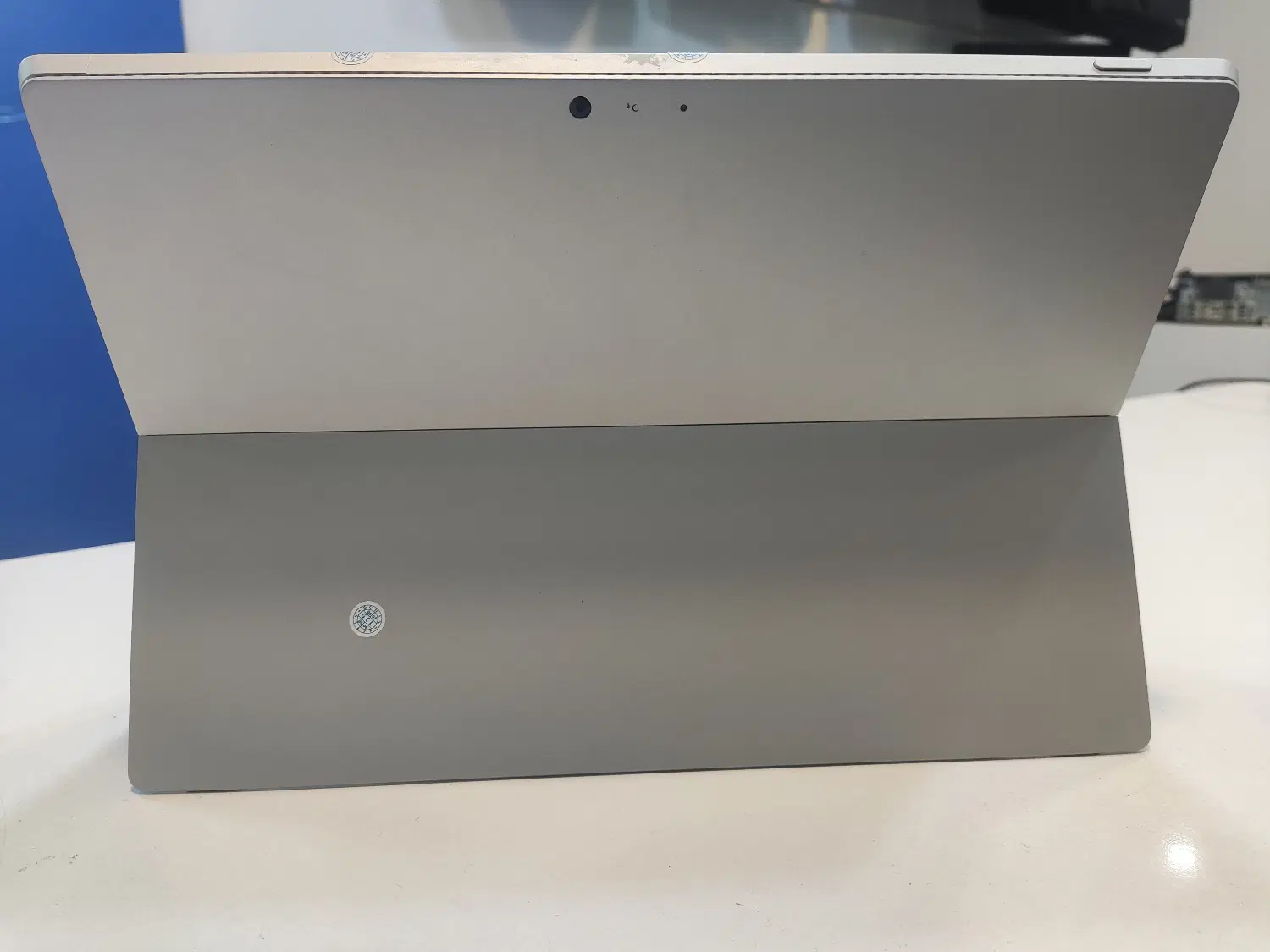 Laptop Surface|رایانه همراه|شیراز, ملاصدرا|دیوار