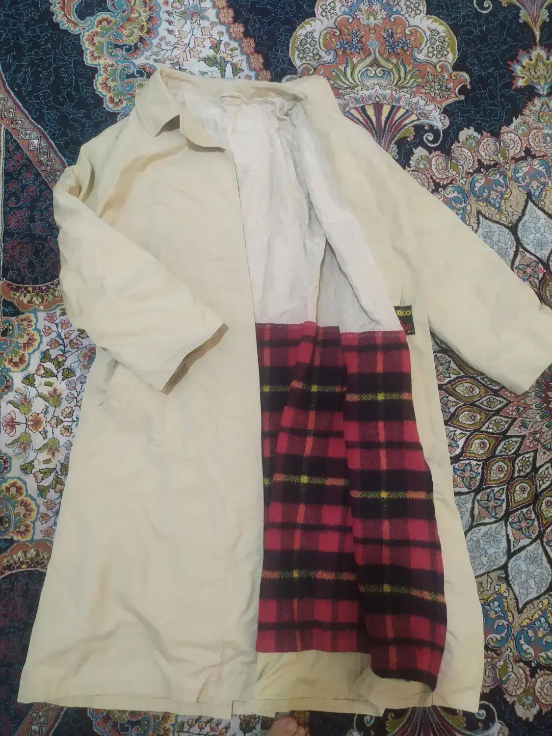 پالتو|لباس|اصفهان, باغ فردوس|دیوار