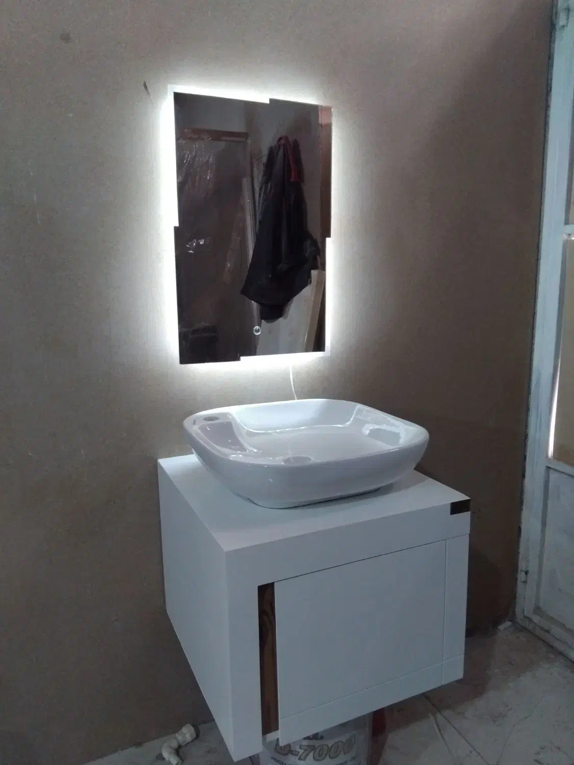 روشویی سایز 50با اینه تاچ|لوازم سرویس بهداشتی|کرمان, |دیوار