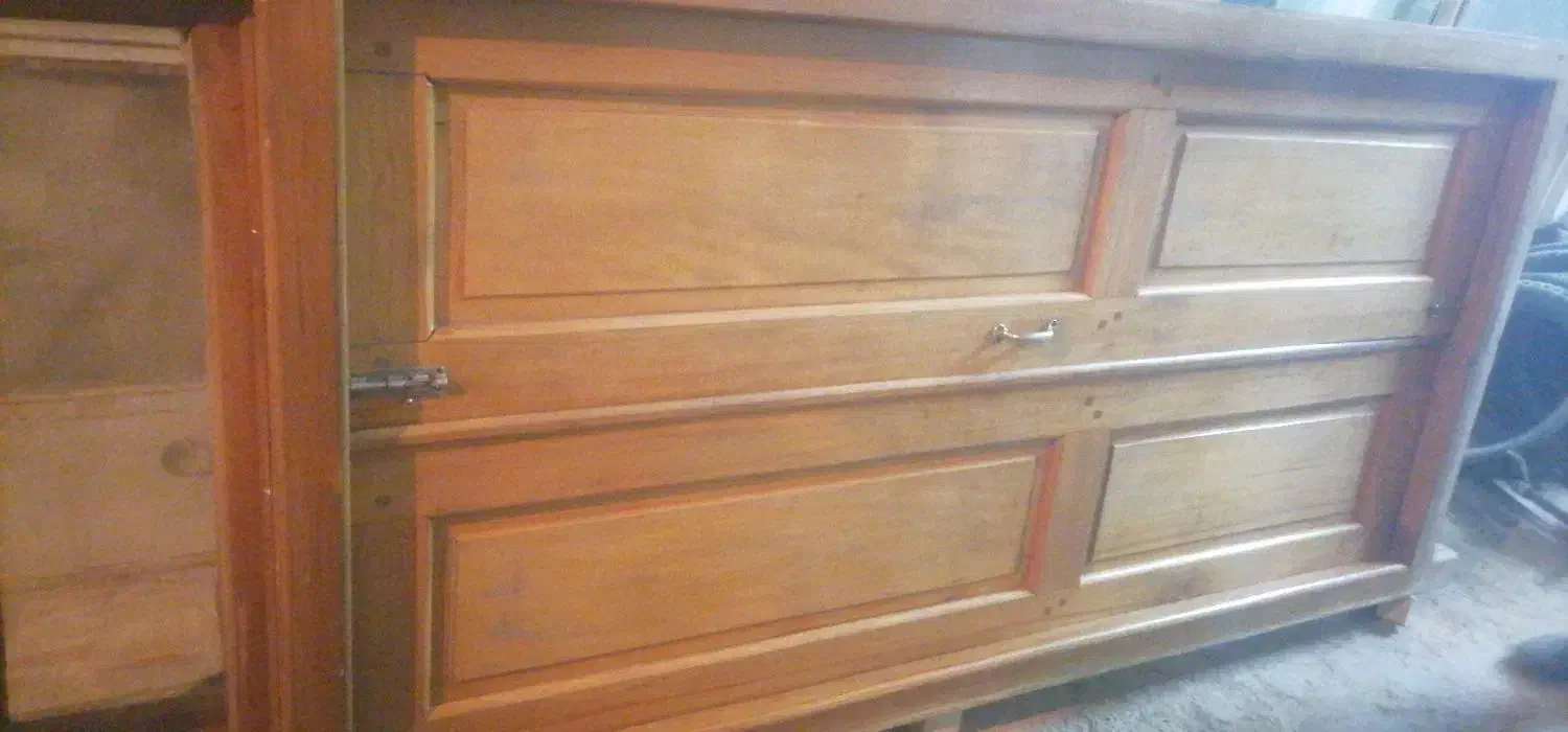 چند در و لنگه در قدیمی تمیز|کلکسیون اشیاء عتیقه|اصفهان, قلعه طبره|دیوار