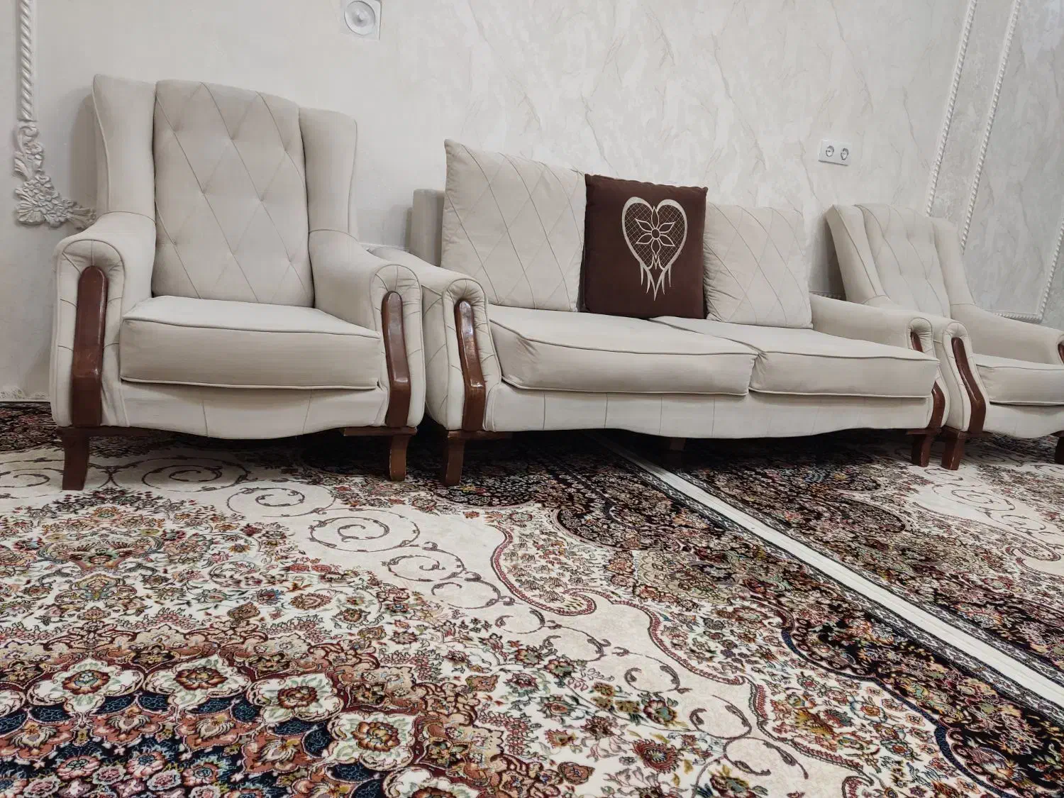 مبل راحتی|مبلمان خانگی و میز عسلی|تربتحیدریه, کاشانی|دیوار