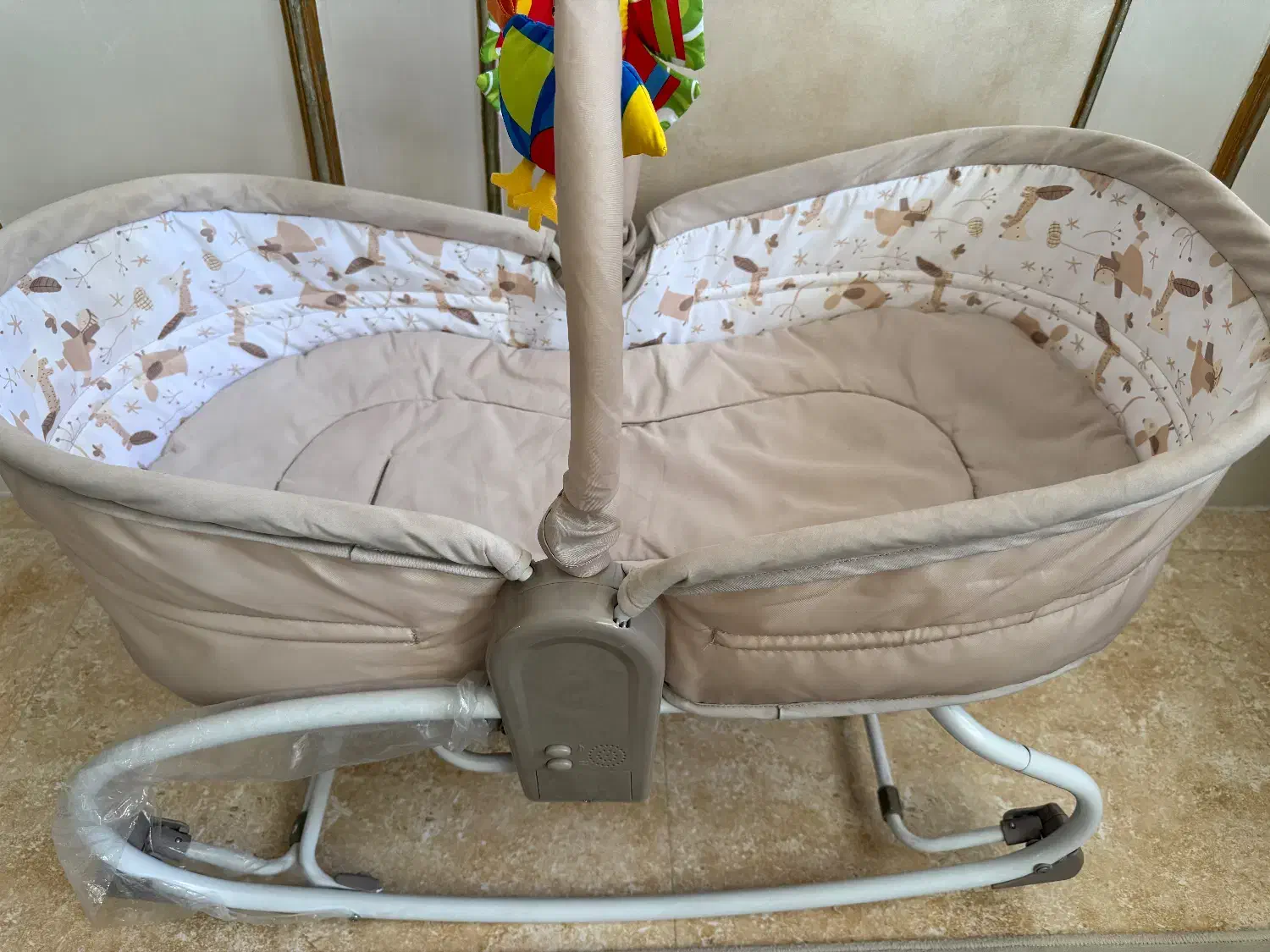 گهواره برقی موزیکال|تخت و صندلی بچه|سبزوار, ولیعصر (نجار آباد)|دیوار