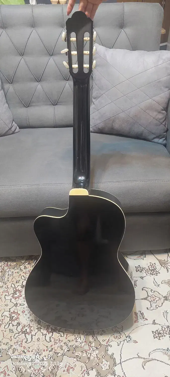 گیتار بارسلونا|گیتار، بیس، امپلیفایر|کیش, |دیوار