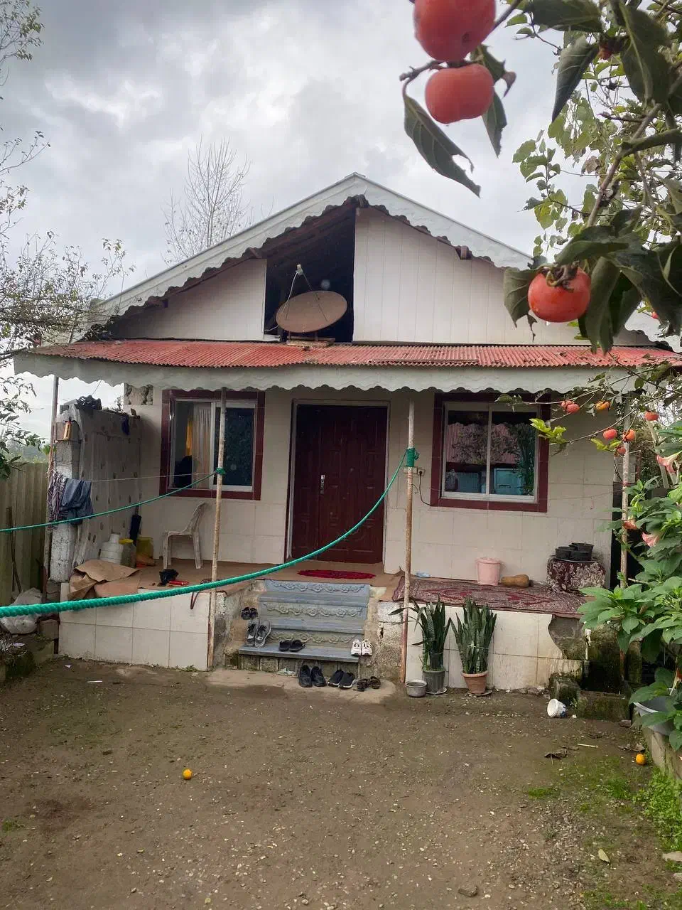 خانه قابل سکونت با۲۰۰متر محوطه فقط دو میلیارد و صد|فروش خانه و ویلا|کوچصفهان, |دیوار