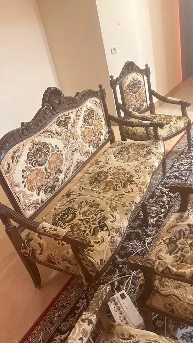 مبل ۷ نفره سلطنتی در حد نو|مبلمان خانگی و میز عسلی|جیرفت, |دیوار