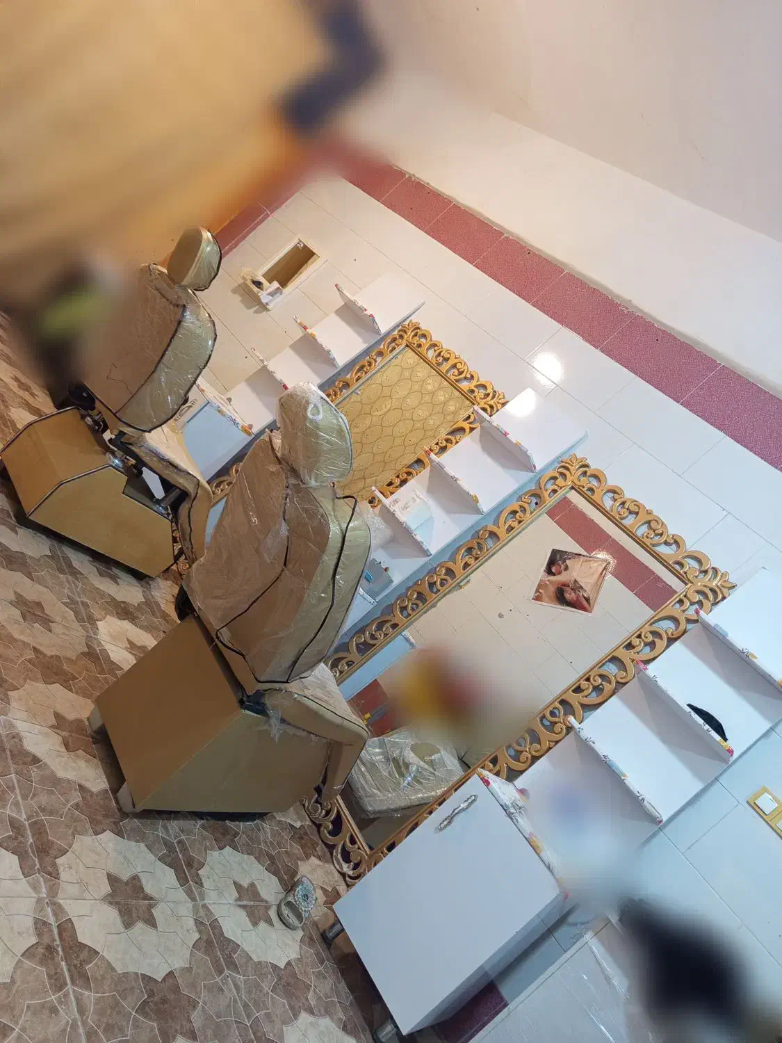 ست دکور آرایشگاه با دوتا صندلی اصلاح|آرایشگاه و سالن‌های زیبایی|ایرانشهر, |دیوار