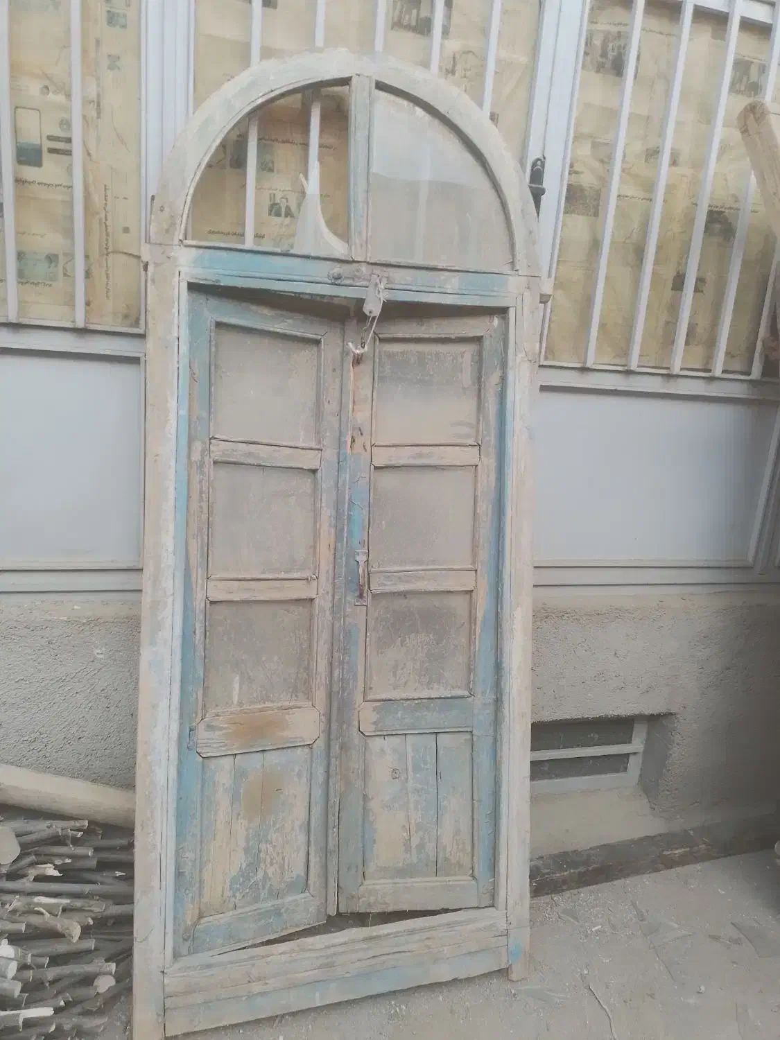 درب و پنجره قدیمی|کلکسیون اشیاء عتیقه|همدان, |دیوار