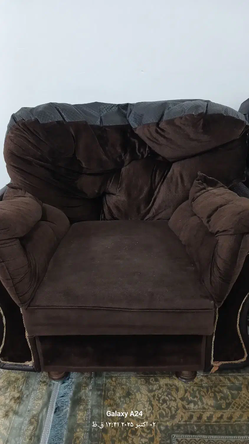 مبل هفت نفره سالم بامیزعسلی|مبلمان خانگی و میز عسلی|رشت, سلیمانداراب|دیوار