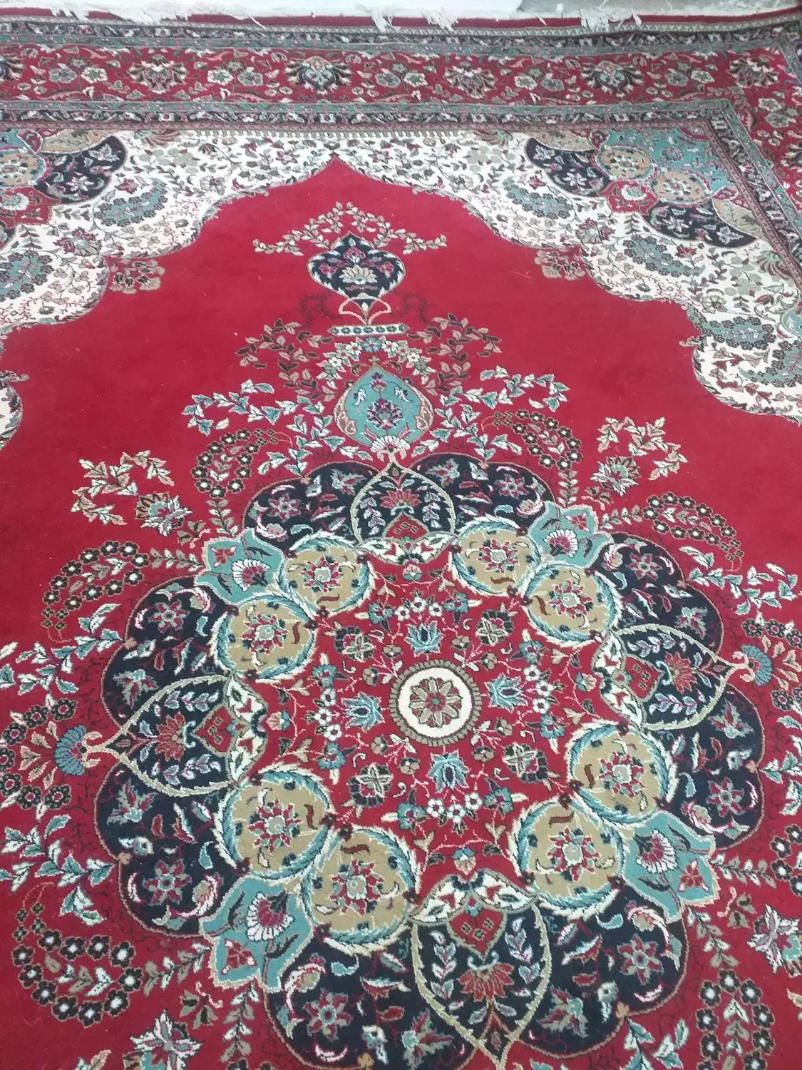 فرش ۱۲متری کارکرده درحدنو بدون هیچ پارگی و سوختگی|فرش|سنگر, |دیوار