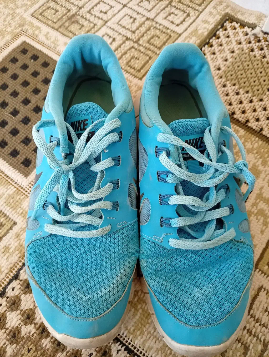 کفش|کیف، کفش، کمربند|بندر ترکمن, |دیوار