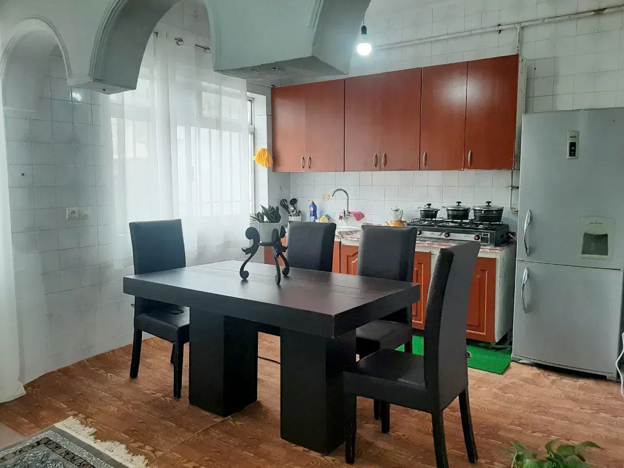 مبل ۷ نفره ی سالم و میز ناهارخوری ۴ نفره|مبلمان خانگی و میز عسلی|محمودآباد, |دیوار