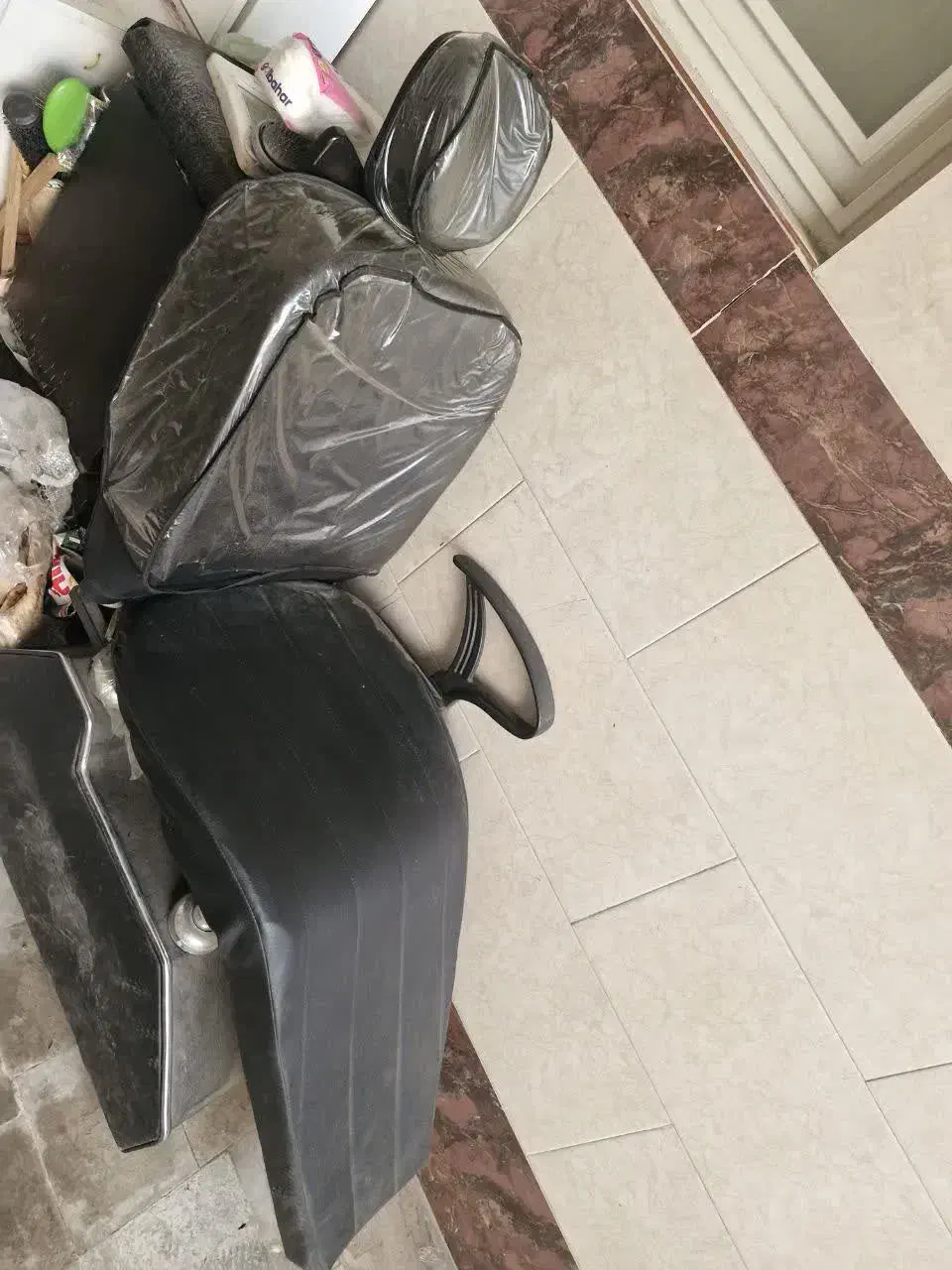 صندلی گردان|صندلی و نیمکت|قم, قلعه کامکار|دیوار