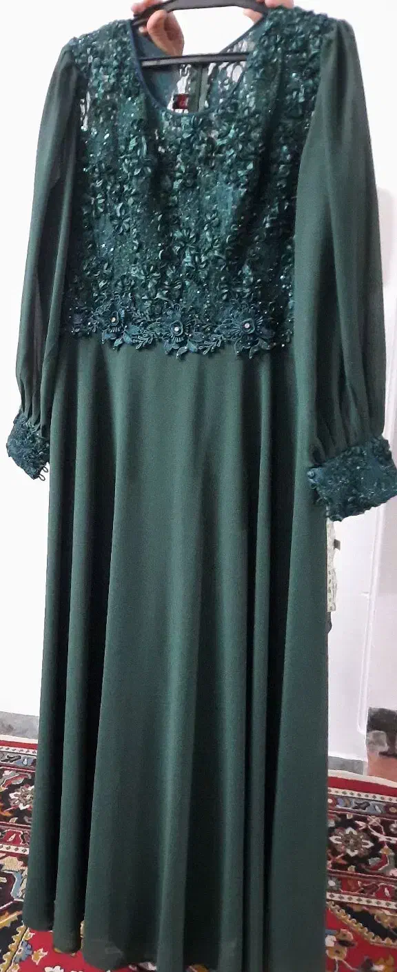 لباس مجلسی|لباس|رزن, |دیوار